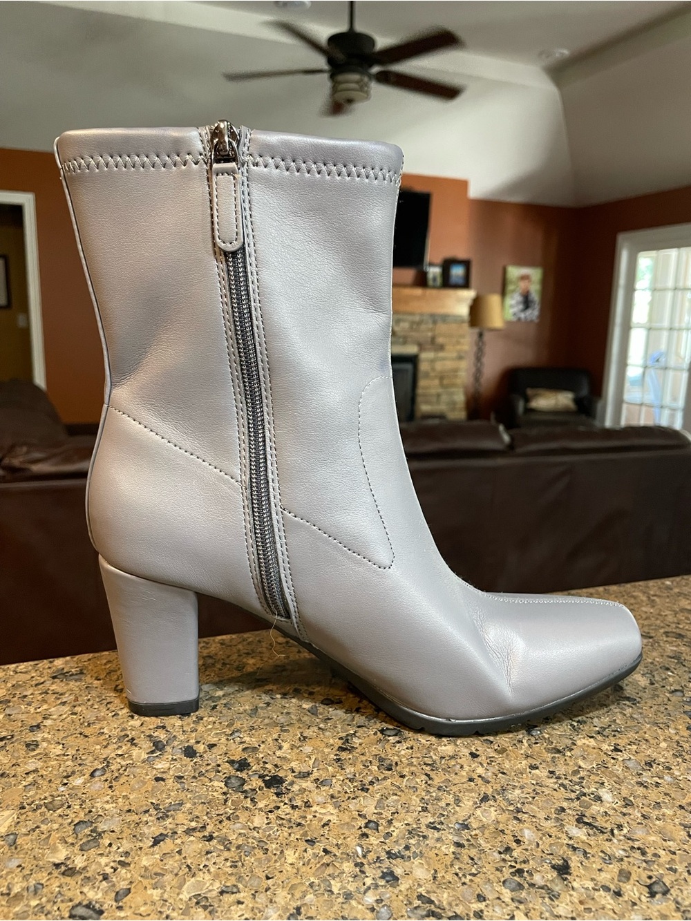 Sleek Tailored Aerosoles Cinnamon Mid-Calf Squared Toe Gray 3” Heel Boot Sz 8.5 - Picture 6 of 11